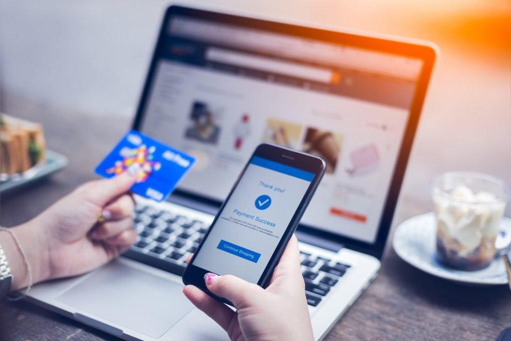 Kujdes me blerjet online nga jashtë: Mbi 35 euro, Dogana mund t’jua shtrenjtojë porosinë