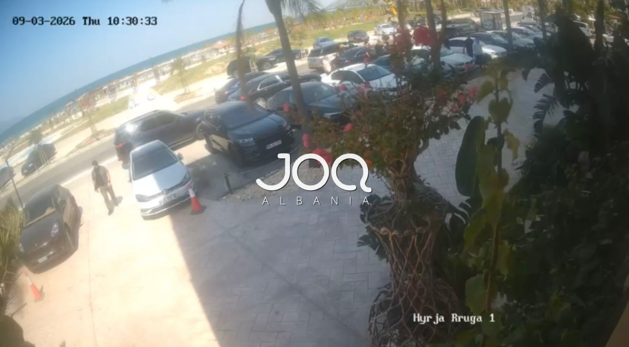8 automjete rrethojnë hotelin në Radhimë, JOQ Albania siguron pamjet e para të sherrit mes biznesmenëve