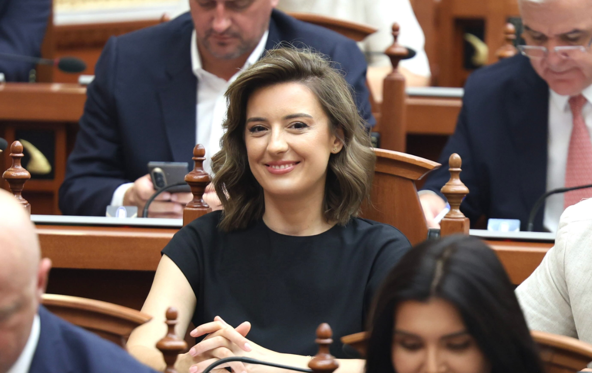 Daja i Zegjines plagos me çekiç ish-vjehrrin e tij
