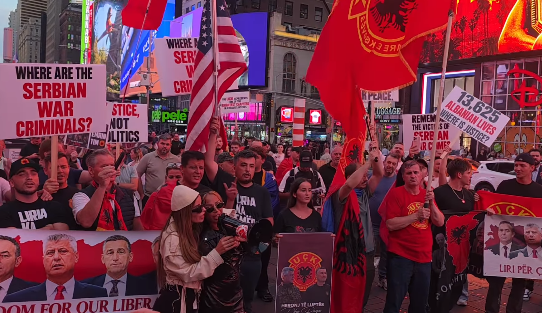“Mora Fjalë” në Times Square pas dënimit të ish-krerëve të UÇK-së