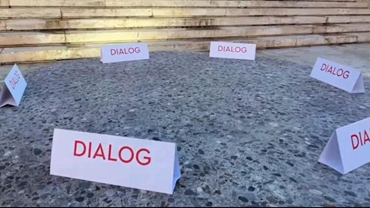 Studentët kërkojnë largimin e tij, Rama vijon me ftesat për dialog