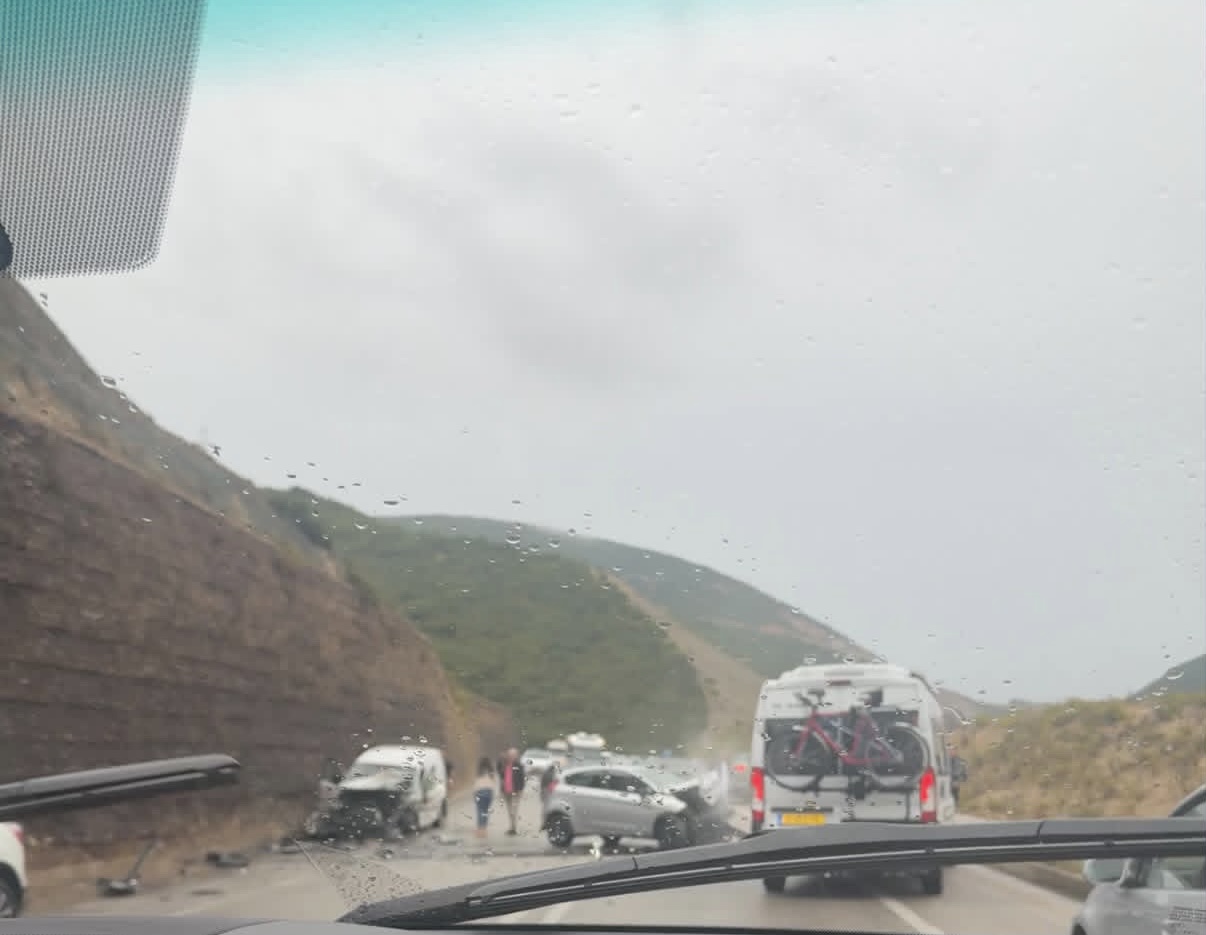 Makinat përplasen ‘kokë më kokë’ në aksin Levan-Tepelenë, dy të plagosur