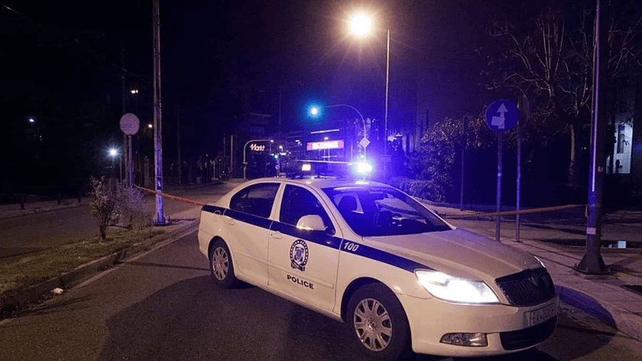 Greqi: Shqiptari sulmohet me thikë në banesën e tij, shpallet në kërkim një 17-vjeçar