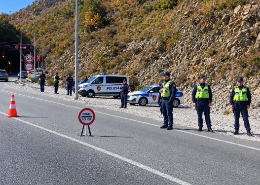 Protesta kombëtare/ Policia “blindon” rrugën e Arbrit, ndalohen disa makina!