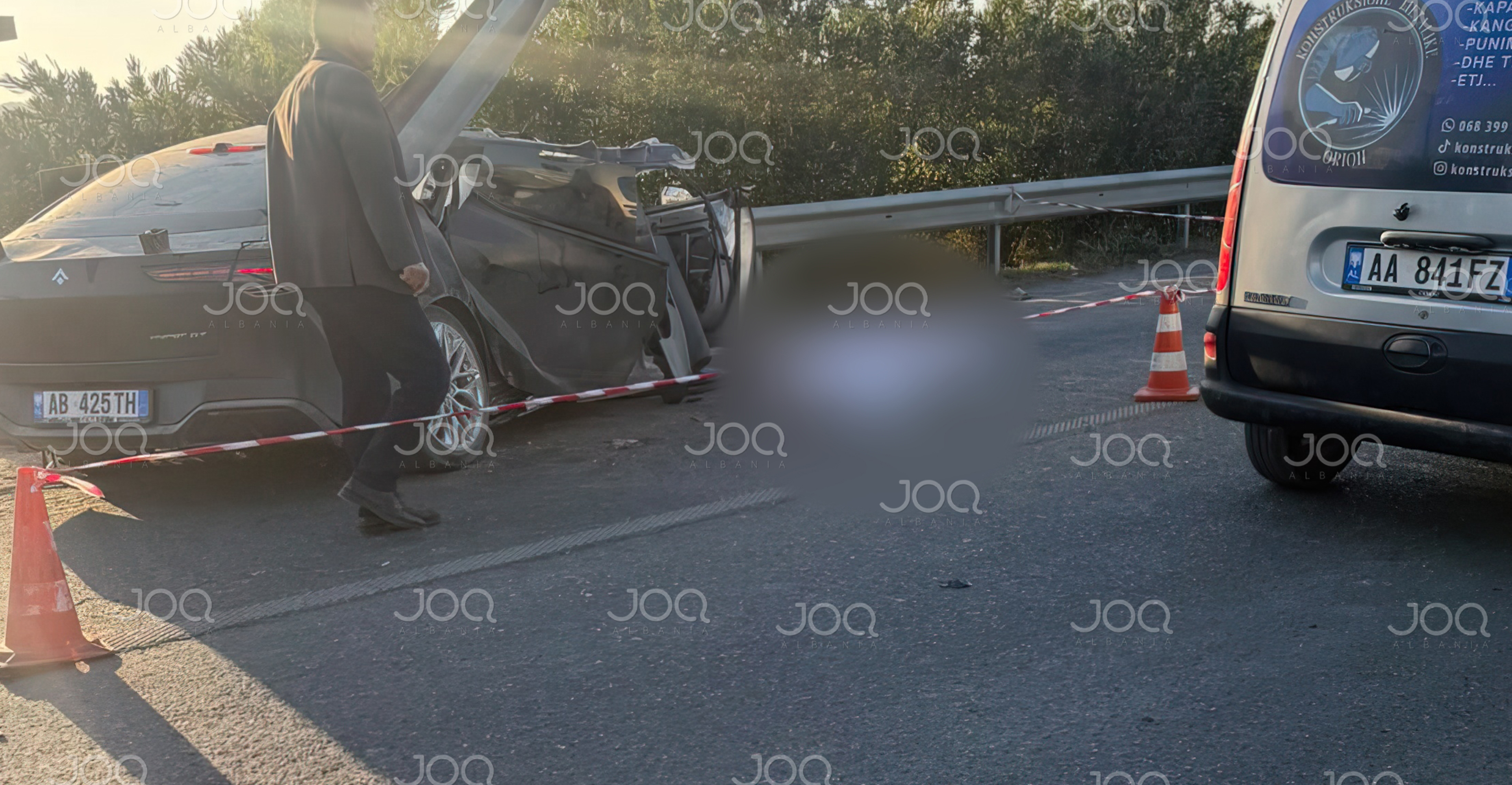 Makina përplaset me trafikndarësen në Fushë Krujë  raportohet për dy viktima
