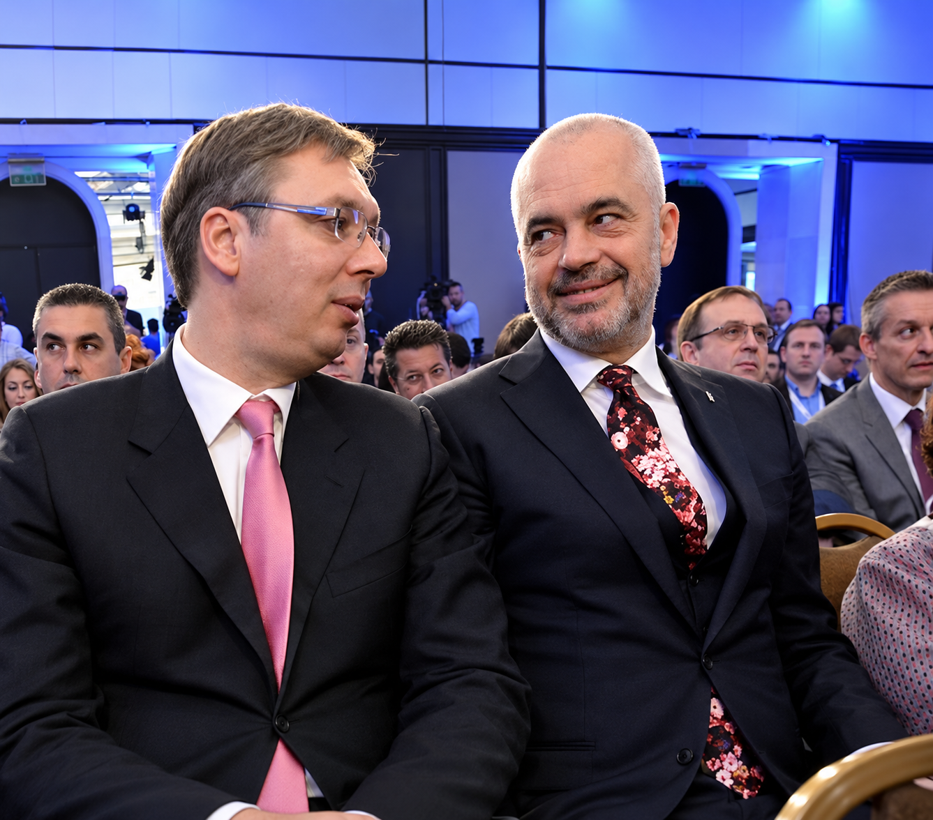  Po tregohesh i butë me protestuesit   si Rama e mori seriozisht këshillën e mikut të tij Vuçiç