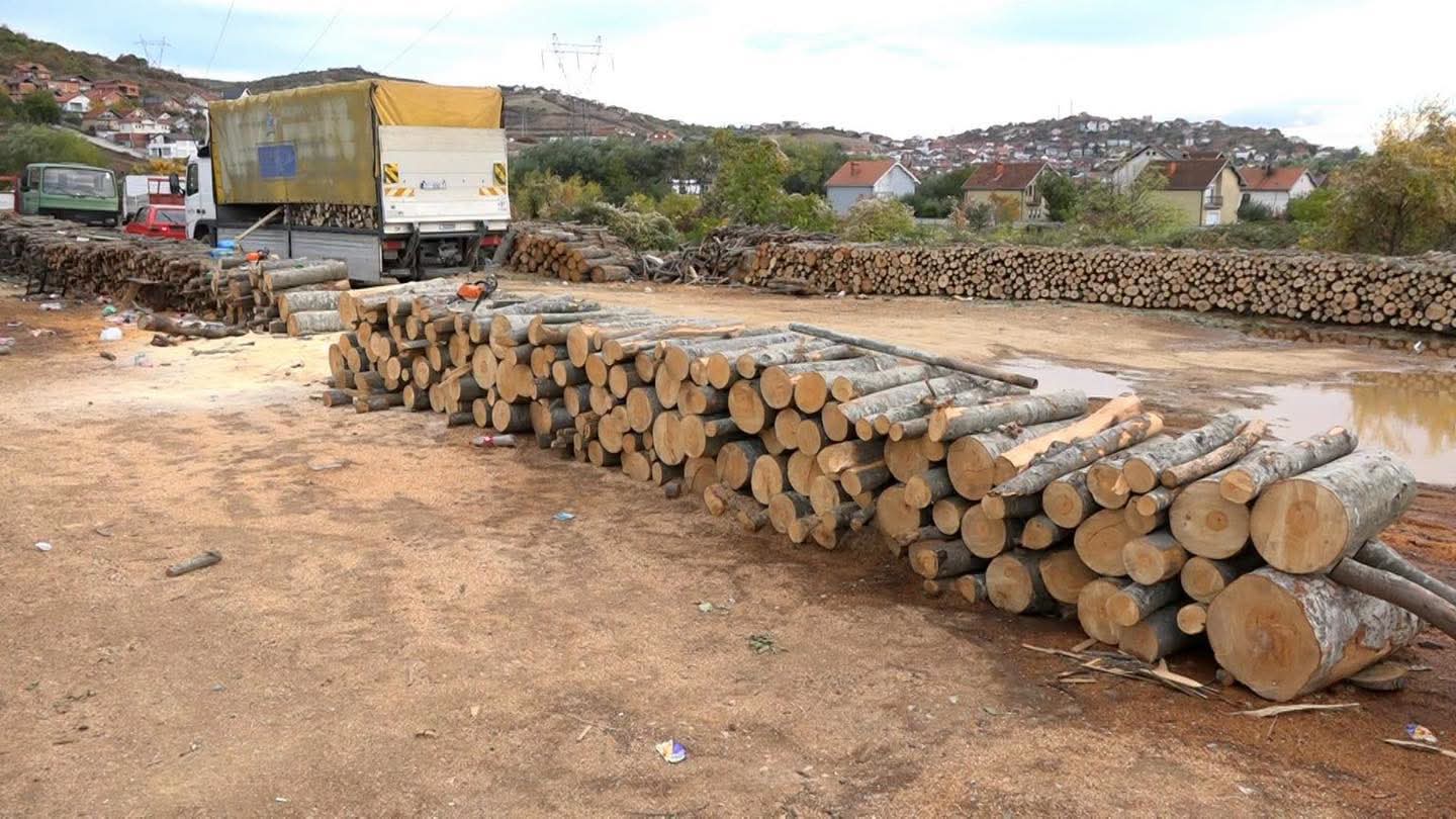 Klimat po ua prishin biznesin shitësve të druve në Kosovë, bie interesimi për blerje – çmimi mbetet 60 euro për metër