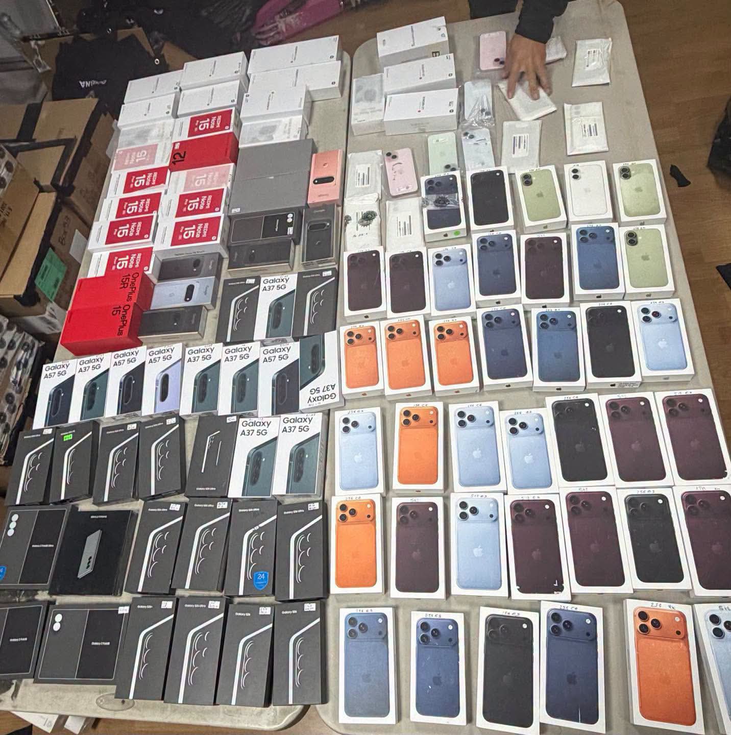 Bastisje në Prishtinë, Dogana kap 113 telefona pa dokumente