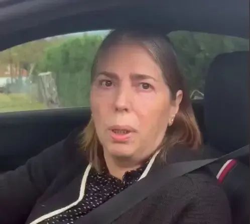 “Qysh ndahet fëmija prej nanës?” – Familjarja e Arlinda Zekajt shpërthen në lot e revoltë: Shteti e ka neglizhuar!