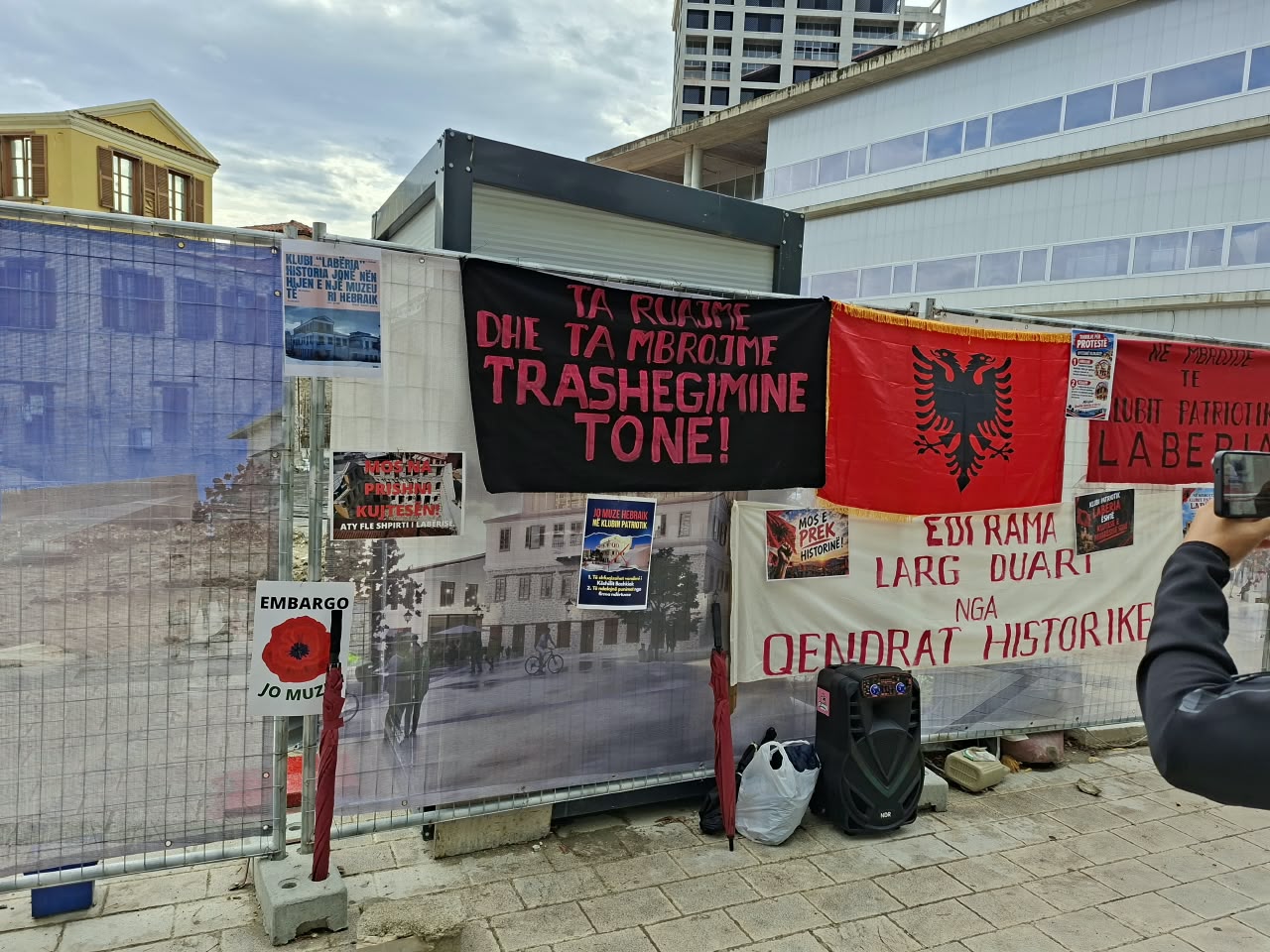 Vlonjatët protestojnë kundër muzeut hebraik: Mos na fshini historinë!