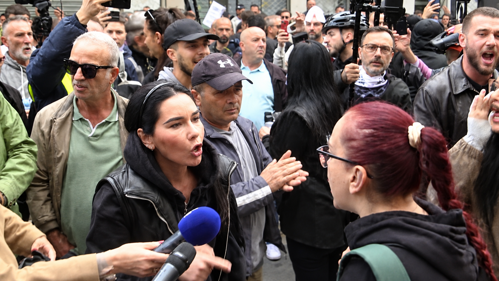Berisha fut militantët në protestë, të rinjtë: Largohuni