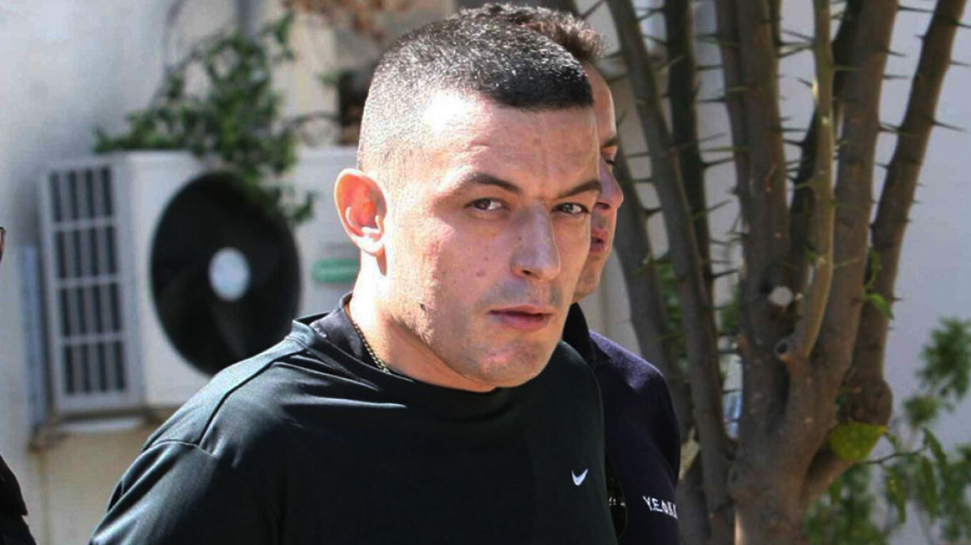Arratisja spektakolare e Alket Rizait: Sinjal policie dhe altoparlant për t’i shpëtuar kontrolleve