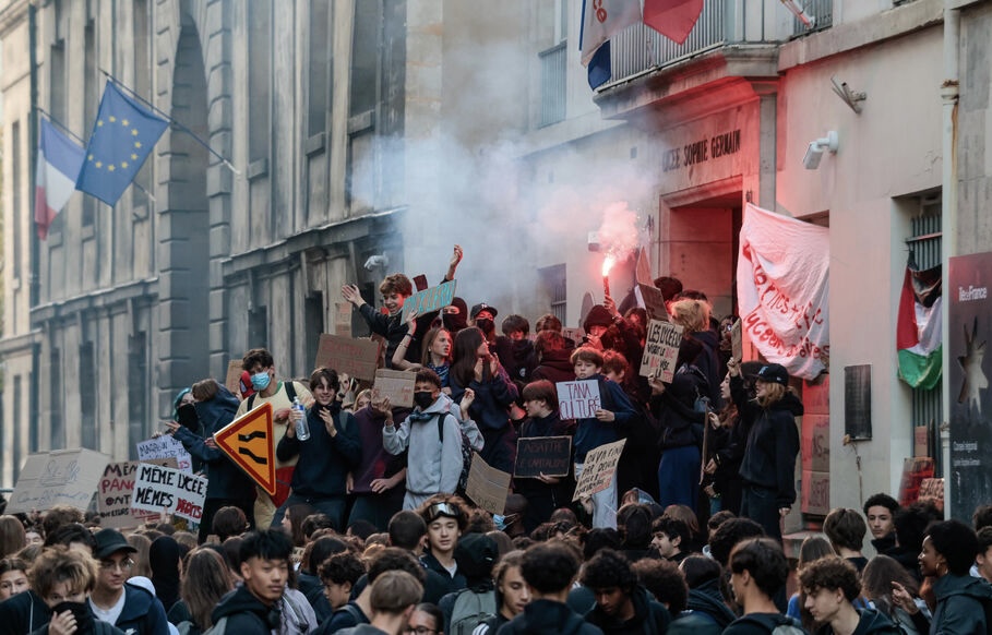 Protestat në Francë: Mbi 1 mijë të plagosur dhe 30 mijë nxënës pa mësim