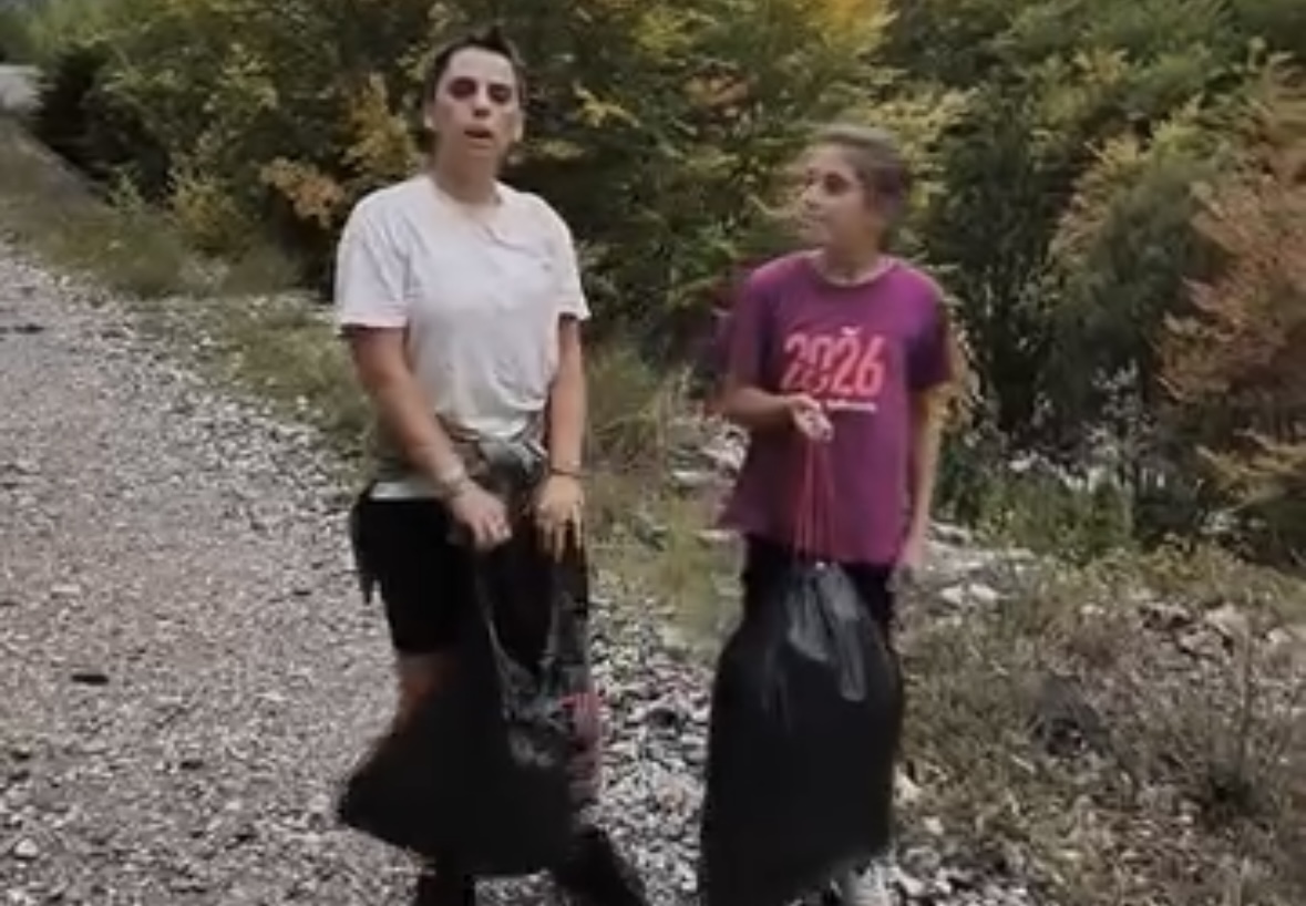 Thethi ka nevojë për vizitorë si Laureta dhe Amal, nënë e bijë mbledhin mbeturinat