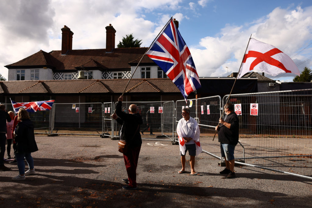 Britania e Madhe propozon rregulla më të ashpra për emigracionin, preken edhe kërkesat për azil