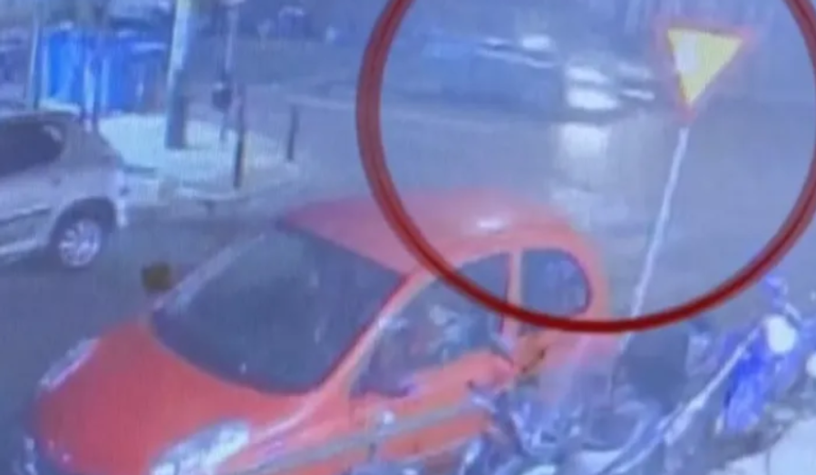 Shqiptari përplaset me motorin në Athinë, humb jetën 35-vjeçari