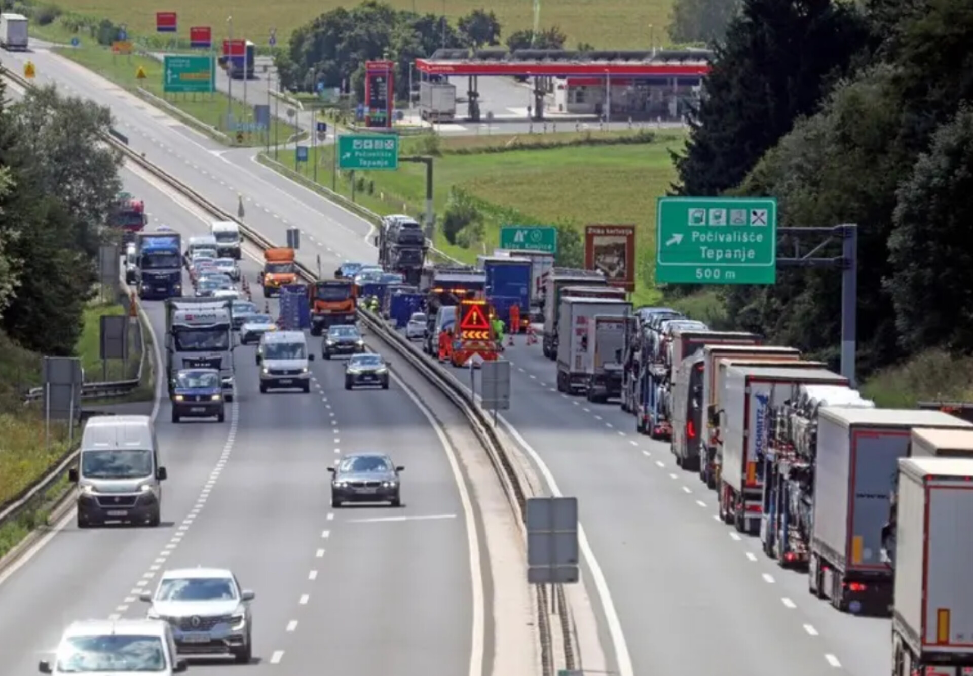 Kujdes nëse udhëtoni drejt Sllovenisë! Vendosen radarë të rinj në autostrada, gjobat deri në 1,200 euro
