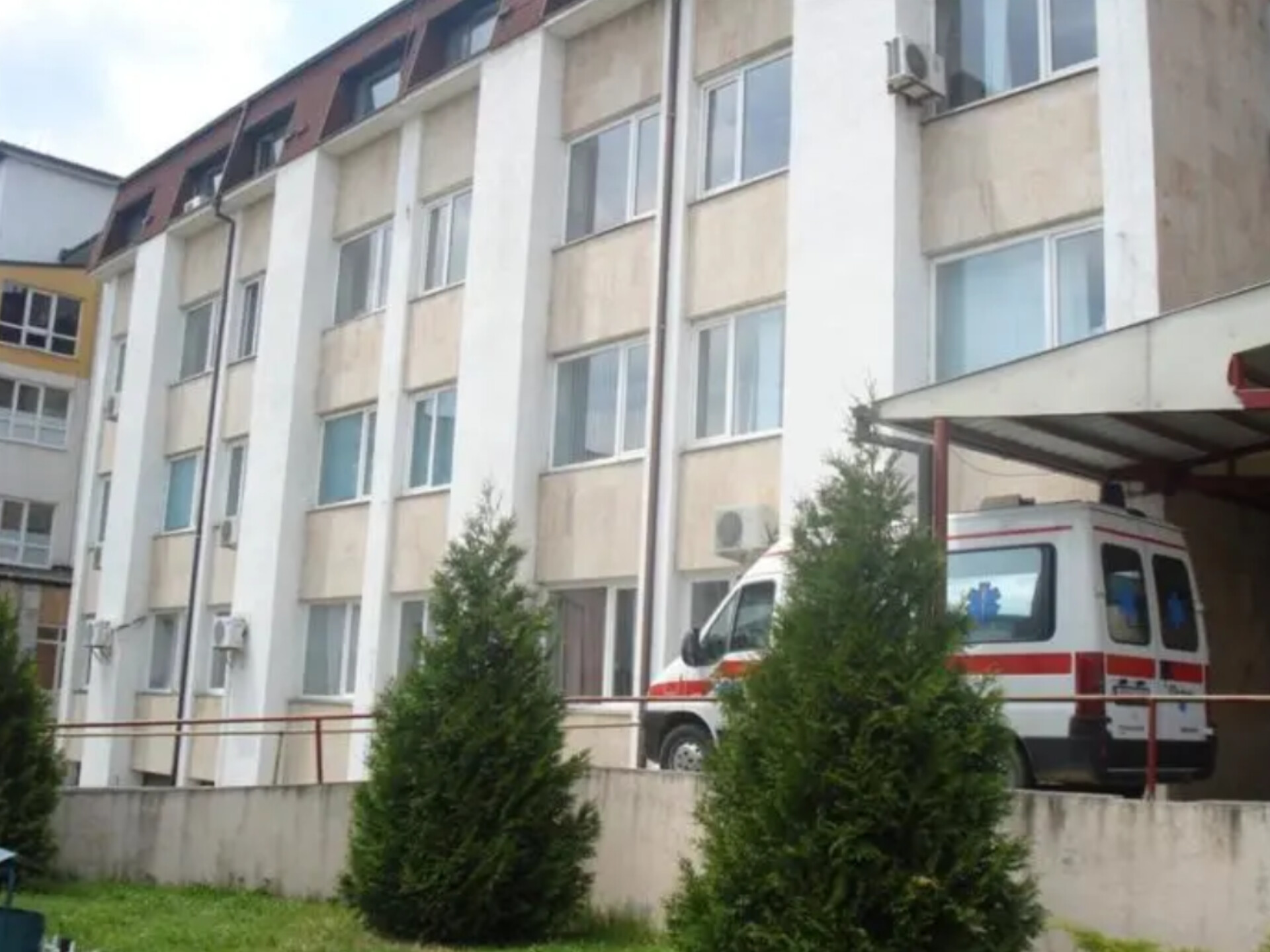 Xhelozia përfundon me dhunë në Gjakovë: Gruaja dyshohet se rrahu partnerin, ai kërkon mbrojtje nga Policia!