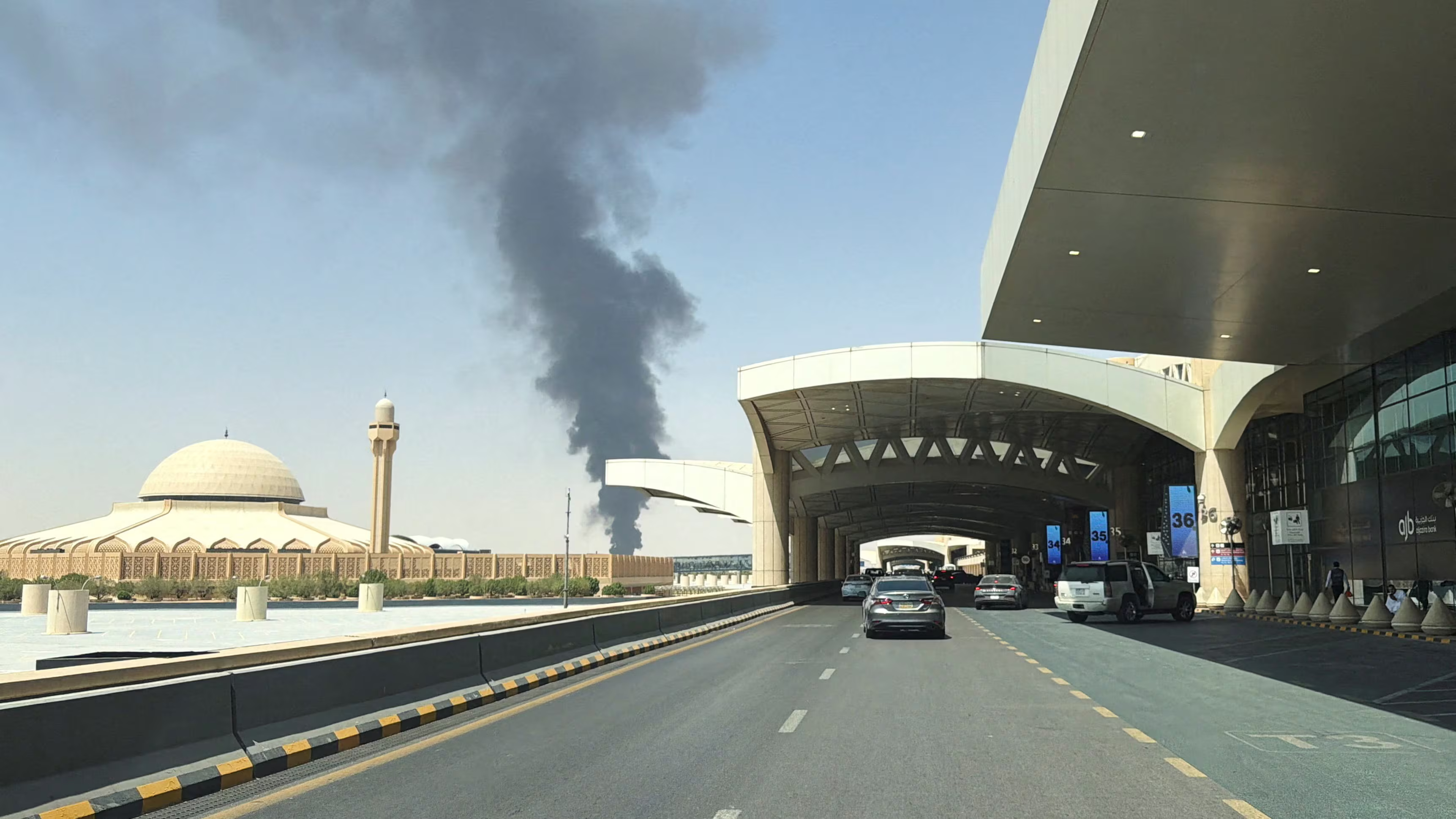 Rebelët Houthi sulmojnë me raketa aeroportin e Riadit, 3 të vrarë dhe disa të plagosur