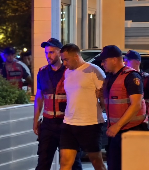 11 orët e fundit të arratisë së Agasit: Nga vilat e “Visit të Pojës” te tregu në Elbasan