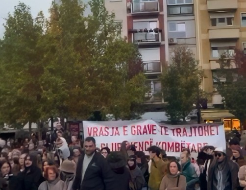 Vrasja e Arlindës shkakton zemërim të madh në Kosovë, qytetarët ngrihen në protestë