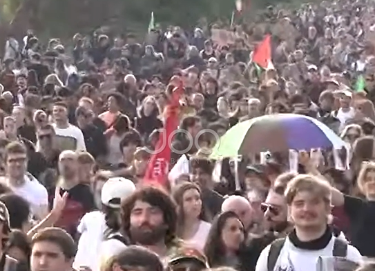 Mijëra italianë në rrugë kundër qeverisë Meloni  protesta masive dhe përplasje me policinë 