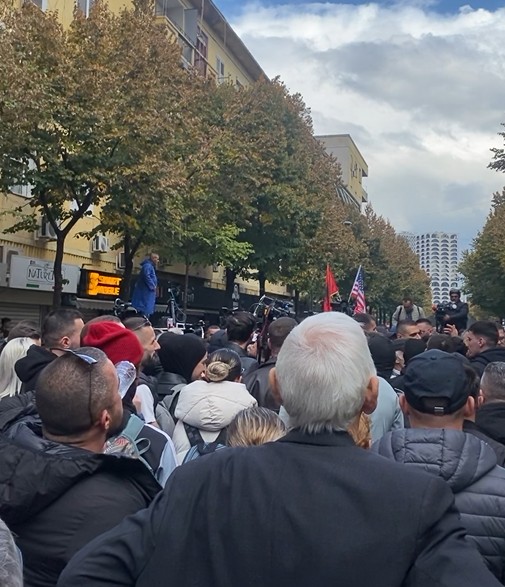 “Rama burg, Berisha burg”, studentët përzënë deputetët e PD nga protesta