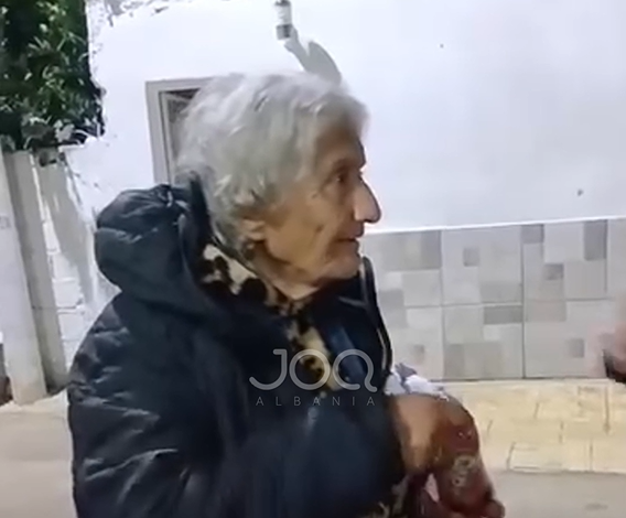 E moshuara gjendet duke u endur e vetme në Vaqarr, kërkohet familjarët e saj