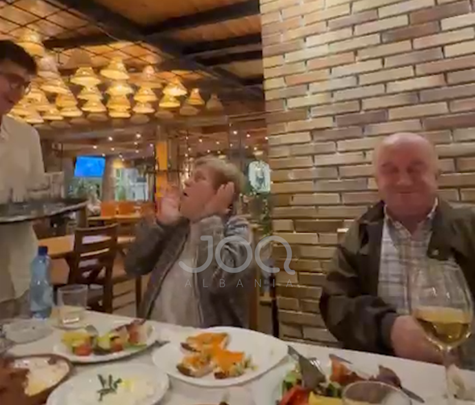 Një vit pa e parë, nipi i ardhur nga Italia surprizon gjyshen