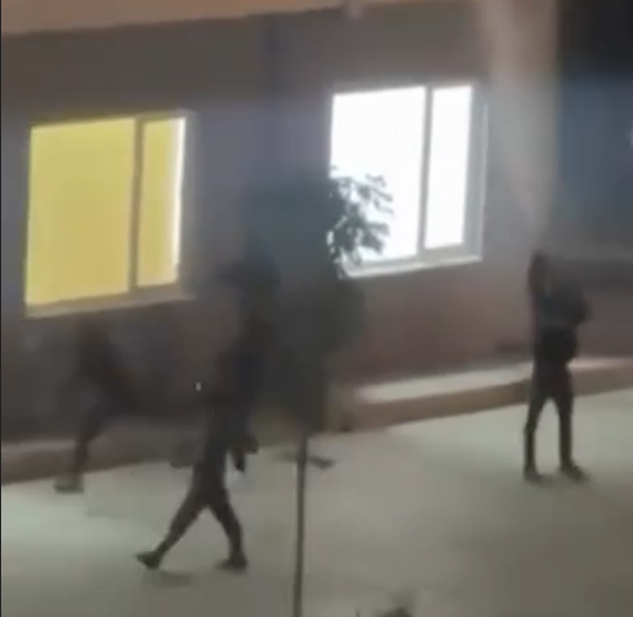 Kush po i thyen xhamat e konvikteve të vajzave në Qytetin Studenti?