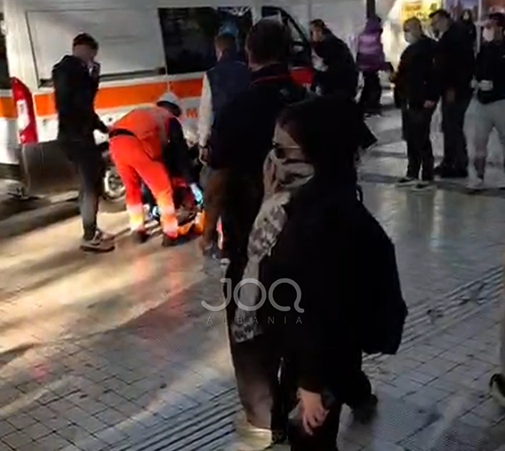 E reja bie pa ndjenja në tokë  granata lotsjellëse i shpërthen fare pranë
