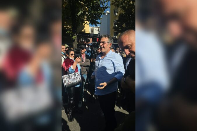 Studentët përzënë nga protesta Edi Palokën