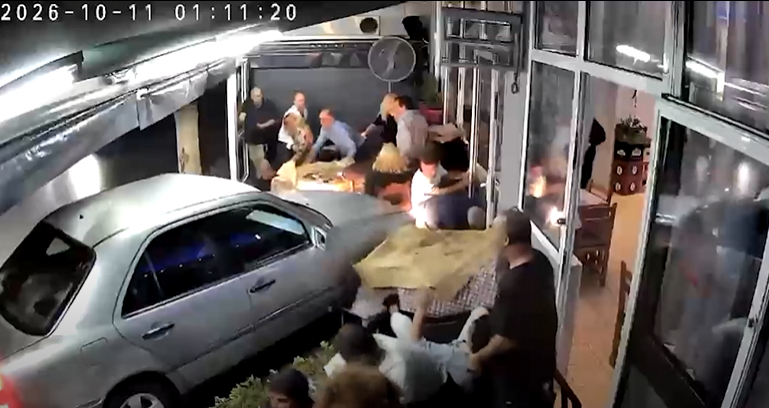 Shoferi shqiptar tapë, përfundon në tavernë me gjithë makinën!