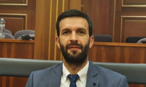 Eman Rrahmani: Çiftet që s’duan t’i prishin linjat e trupit, marrin gra me qira për t’u lindur fëmijë!