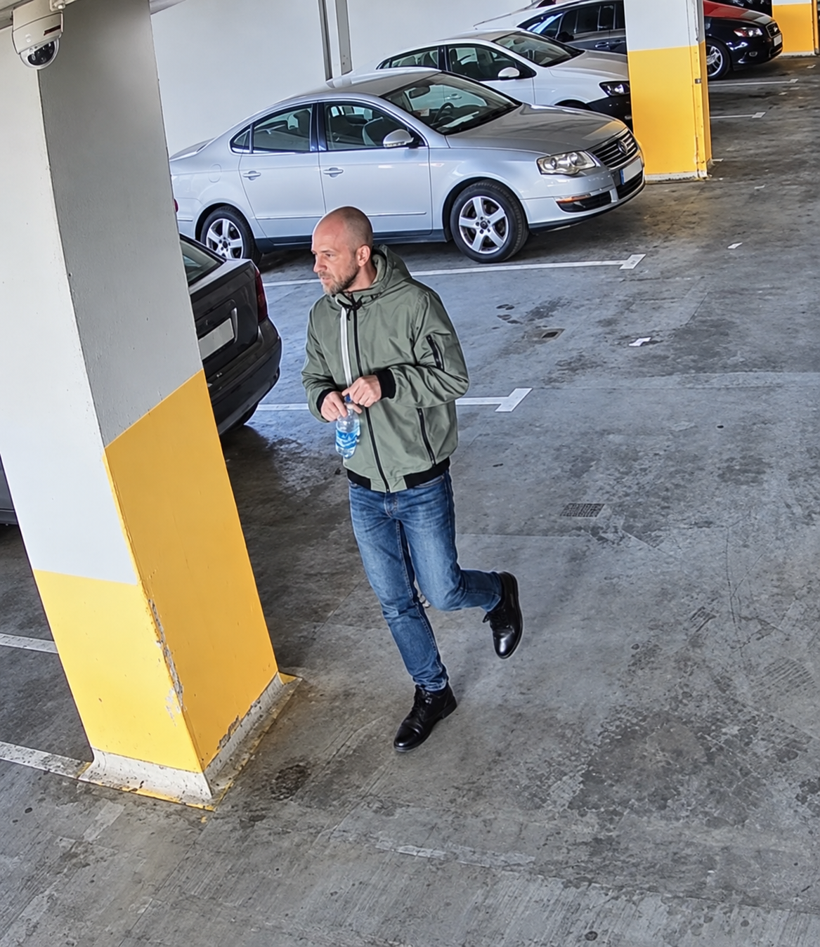 Policia publikon foton e të dyshuarit për vjedhje në Prishtinë, kërkon ndihmën e qytetarëve për ta identifikuar