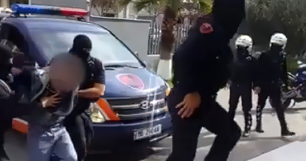 I mori para për të dalë personit në “arrest shtëpie”, arrestohet polici