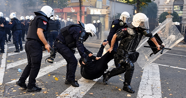 Gjykata rrëzon arrestimet e Policisë: Lirohen 27 protestuesit e ndaluar në Tiranë