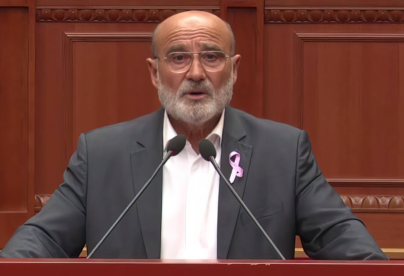 Pasi i preu në besë dhe i shiti për karrigen  Vullnet Sinaj zhvillon takim bese me qytetarët e Vlorës