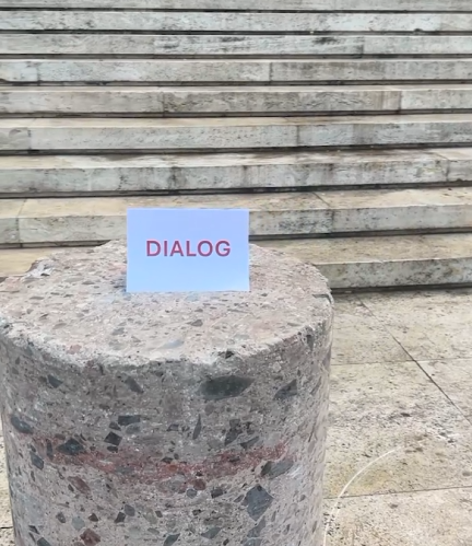 Rama provokon studentët me stola guri, thirrja për dialog