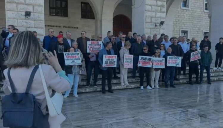 Pedagogët sërish sot në protestë në orën 10:00, marshim në mbështetje të studentëve
