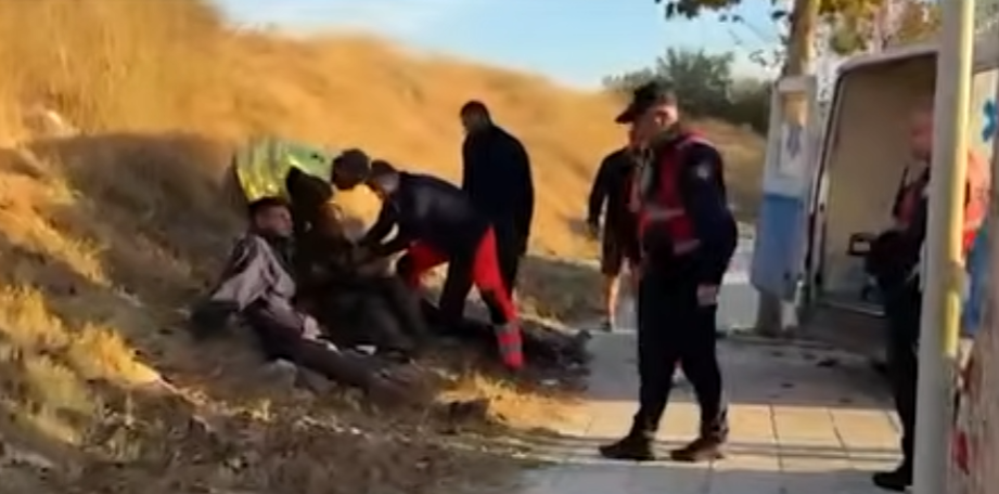 Kamioçina përplaset me furgonin në Nartë, plagosen pesë indianë!