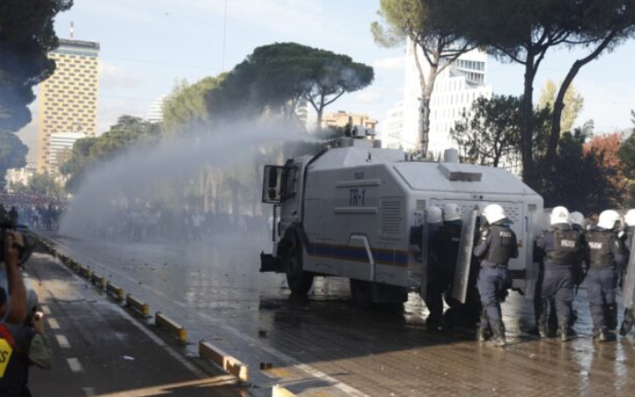 Revolta studentore në Tiranë merr vëmendjen e mediave ndërkombëtare